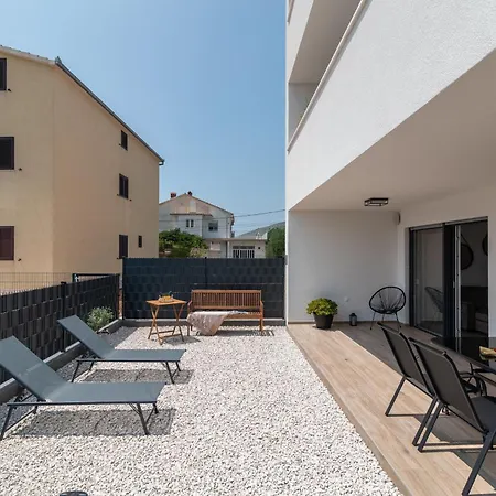 Terra - Comfort With Garden, Terrace & Free Parking * 特罗吉尔