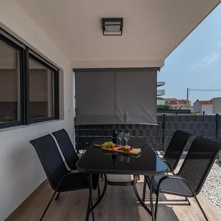 Terra - Comfort With Garden, Terrace & Free Parking 公寓 *