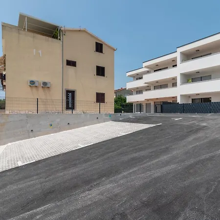 Terra - Comfort With Garden, Terrace & Free Parking 特罗吉尔