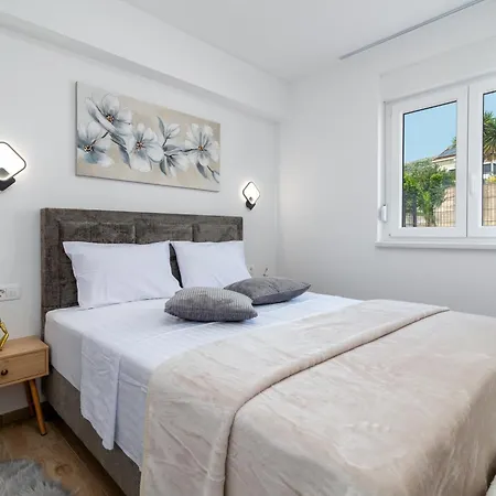 Terra - Comfort With Garden, Terrace & Free Parking Apartment