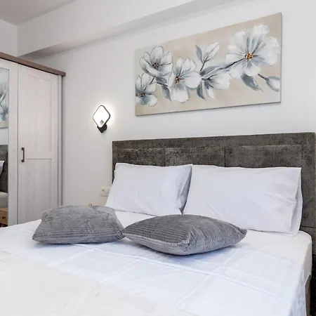Terra - Comfort With Garden, Terrace & Free Parking Трогір