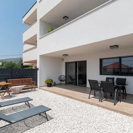 公寓 Terra - Comfort With Garden, Terrace & Free Parking *