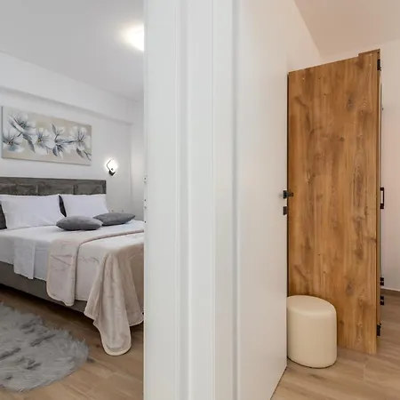 Terra - Comfort With Garden, Terrace & Free Parking * Трогір