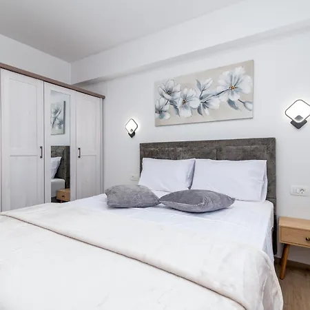 Terra - Comfort With Garden, Terrace & Free Parking