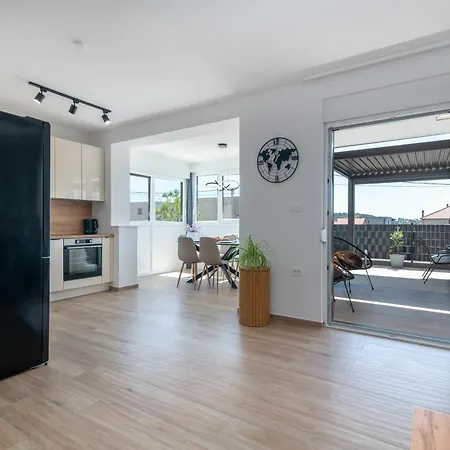 Terra - Comfort With Garden, Terrace & Free Parking Апартаменти Трогір
