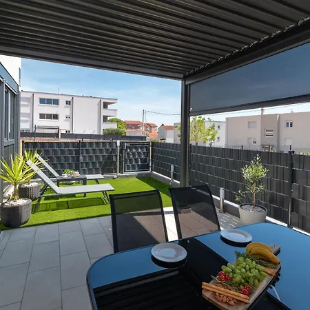 Terra - Comfort With Garden, Terrace & Free Parking Апартаменти