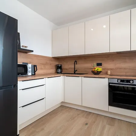 شقة Terra - Comfort With Garden, Terrace & Free Parking *