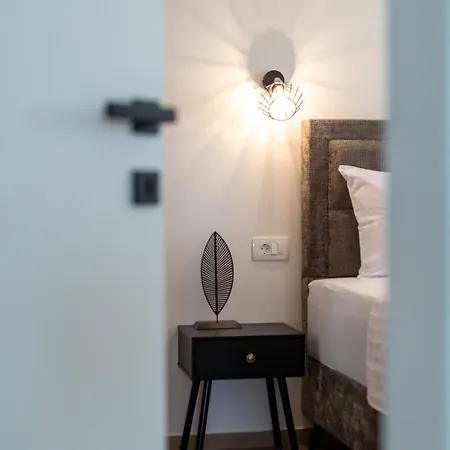 Terra - Comfort With Garden, Terrace & Free Parking شقة *