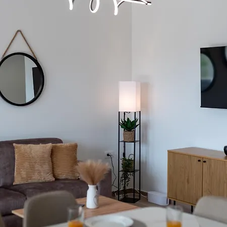 Terra - Comfort With Garden, Terrace & Free Parking Apartmán Trogir