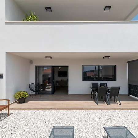 Terra - Comfort With Garden, Terrace & Free Parking شقة تروغير