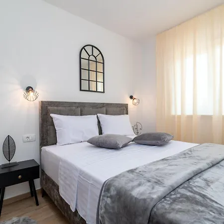 Terra - Comfort With Garden, Terrace & Free Parking *