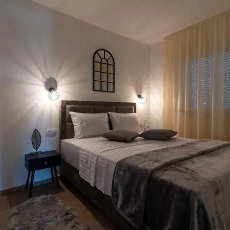 Terra - Comfort With Garden, Terrace & Free Parking