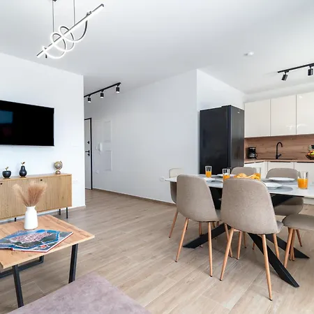 شقة Terra - Comfort With Garden, Terrace & Free Parking *