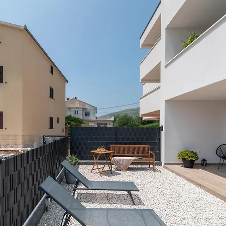 شقة Terra - Comfort With Garden, Terrace & Free Parking تروغير