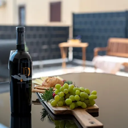 شقة Terra - Comfort With Garden, Terrace & Free Parking