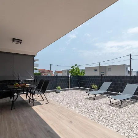 Terra - Comfort With Garden, Terrace & Free Parking شقة *