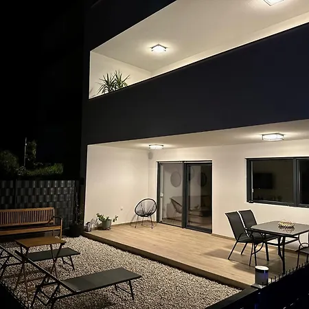 Terra - Comfort With Garden, Terrace & Free Parking *