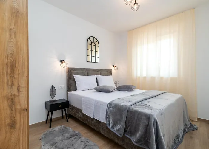 Terra - Comfort With Garden, Terrace & Free Parking Apartman Trogir