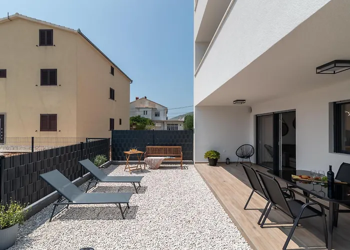 Terra - Comfort With Garden, Terrace & Free Parking * Trogir