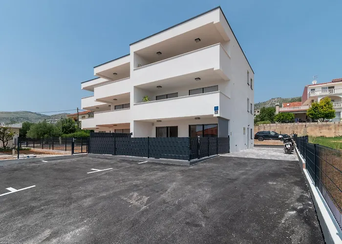 Terra - Comfort With Garden, Terrace & Free Parking شقة *