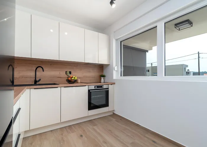 Terra - Comfort With Garden, Terrace & Free Parking