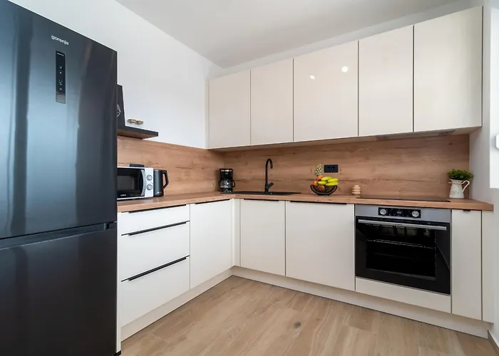 شقة Terra - Comfort With Garden, Terrace & Free Parking *