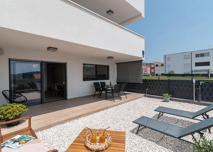 شقة Terra - Comfort With Garden, Terrace & Free Parking *