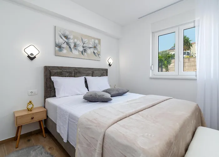 Terra - Comfort With Garden, Terrace & Free Parking Apartman