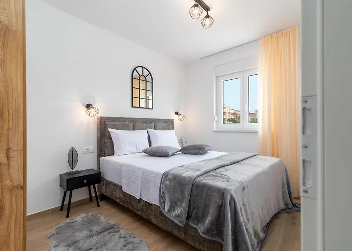 Terra - Comfort With Garden, Terrace & Free Parking شقة *