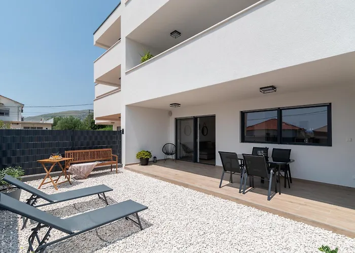 شقة Terra - Comfort With Garden, Terrace & Free Parking *