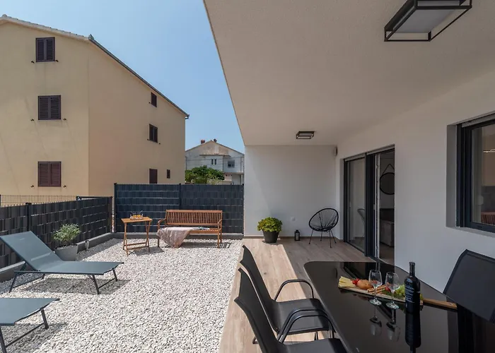 Terra - Comfort With Garden, Terrace & Free Parking شقة