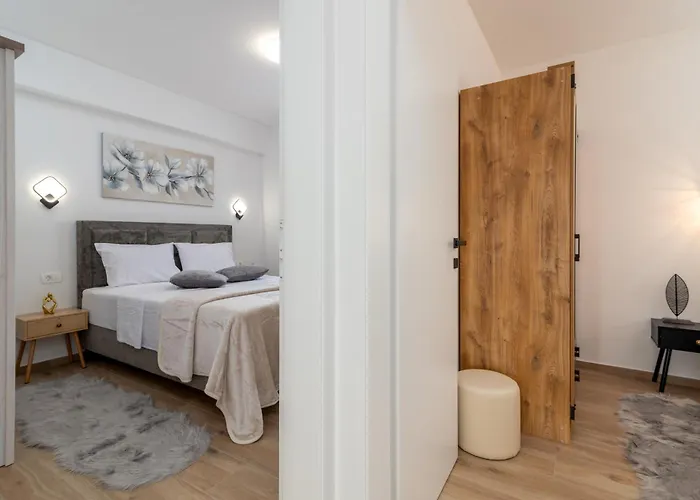 Terra - Comfort With Garden, Terrace & Free Parking * Trogir