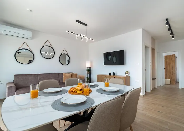 Terra - Comfort With Garden, Terrace & Free Parking شقة