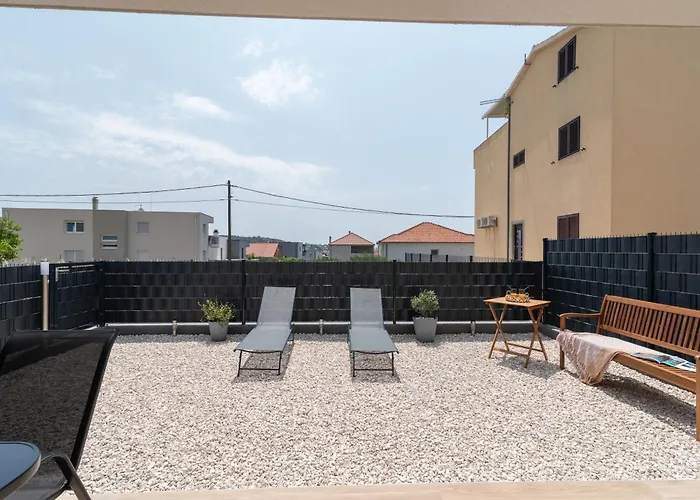 Terra - Comfort With Garden, Terrace & Free Parking *