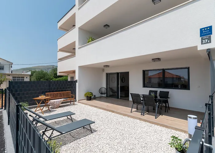 Terra - Comfort With Garden, Terrace & Free Parking Trogir