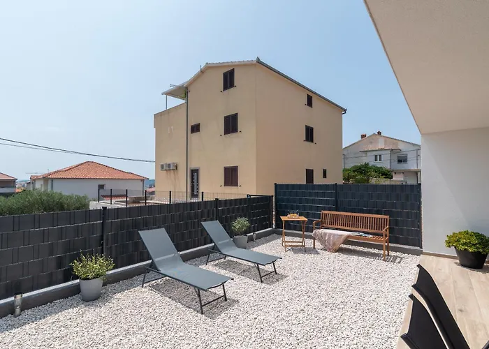 Terra - Comfort With Garden, Terrace & Free Parking شقة