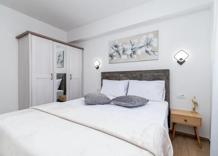 Terra - Comfort With Garden, Terrace & Free Parking