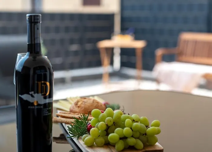 شقة Terra - Comfort With Garden, Terrace & Free Parking