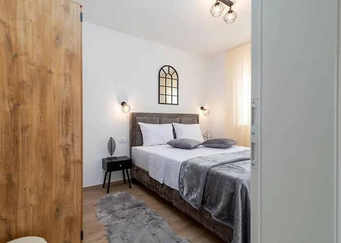 Terra - Comfort With Garden, Terrace & Free Parking *