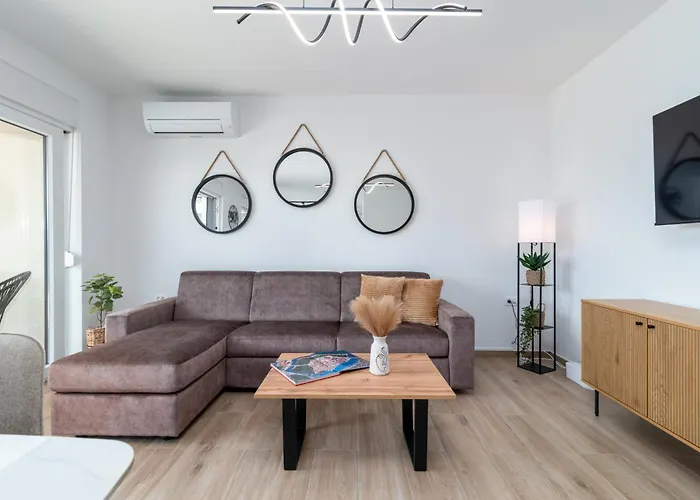 Terra - Comfort With Garden, Terrace & Free Parking