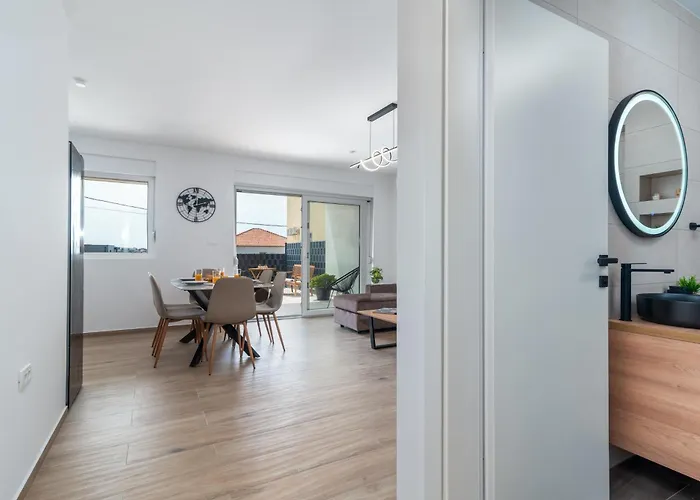 Terra - Comfort With Garden, Terrace & Free Parking Trogir