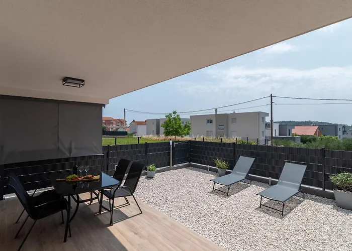 Terra - Comfort With Garden, Terrace & Free Parking شقة