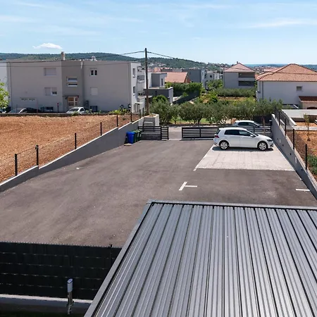 Διαμέρισμα Terra - Comfort With Garden, Terrace & Free Parking *