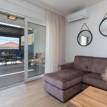 Διαμέρισμα Terra - Comfort With Garden, Terrace & Free Parking Τρογκίρ